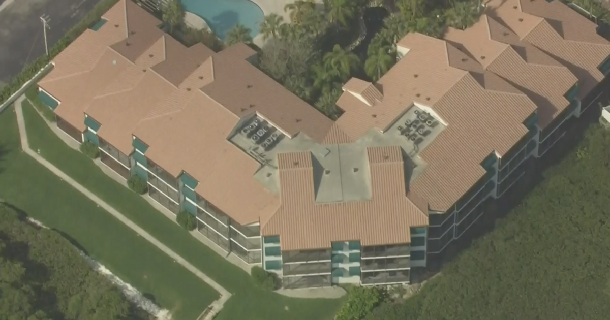 Tequesta building evacuated, deemed unsafe for residents